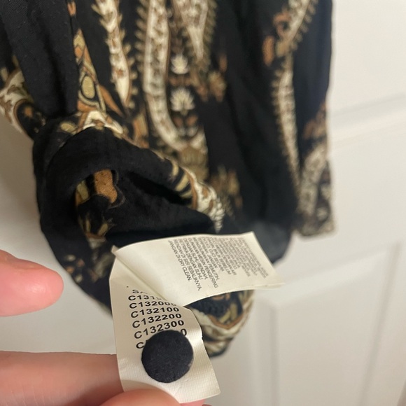 Lucky Brand Black and Gold Blouse - Picture 9 of 10